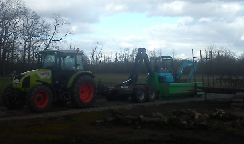 Claas Axos
