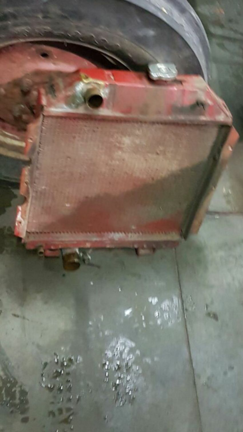 Mc-Cormick 323 - Ik ben opzoek naar een nieuwe radiator voor mijn mc ...