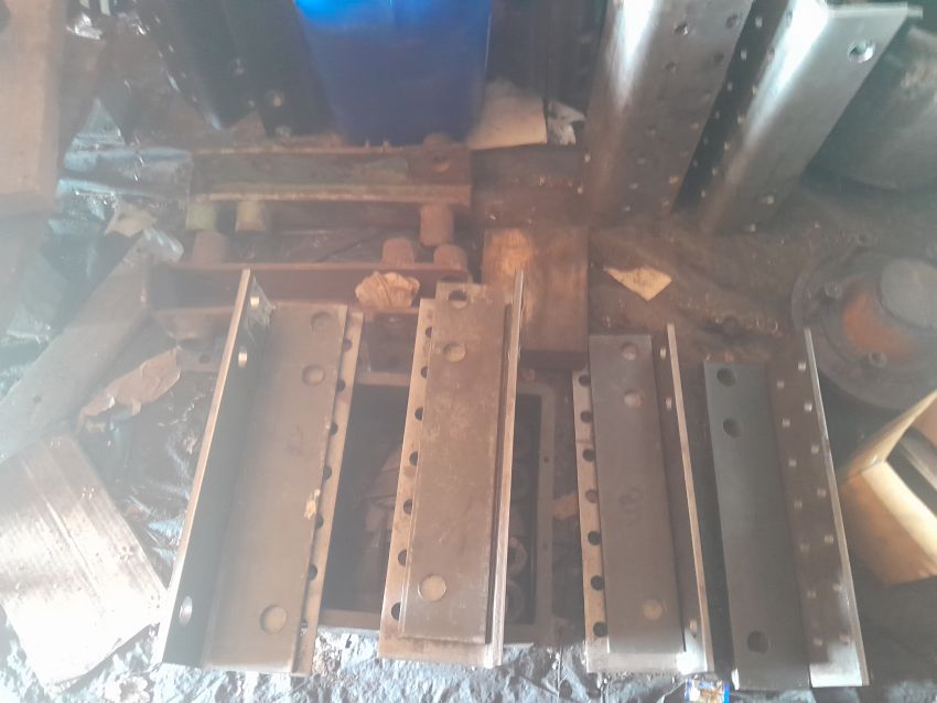 MAN 4R2 - Welding anchor plates to the hull.