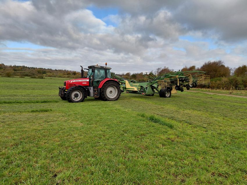 Performance and costs of the Massey Ferguson 6480 for raking and field work