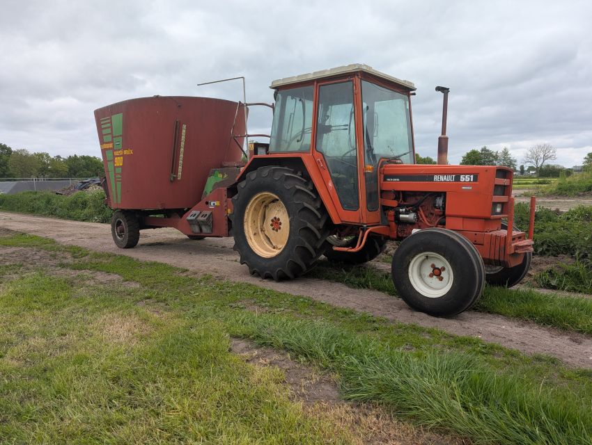 Dutch tractors are, on average, 33 years old.