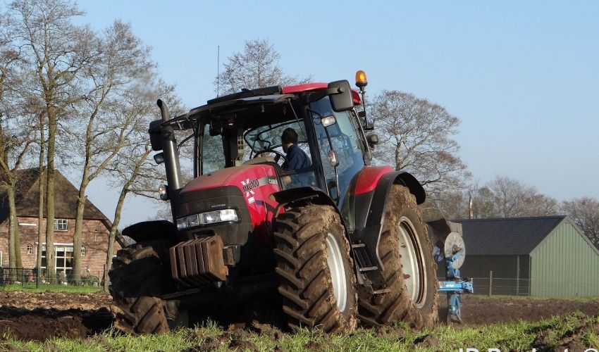 Case IH Maxxum MXU 100