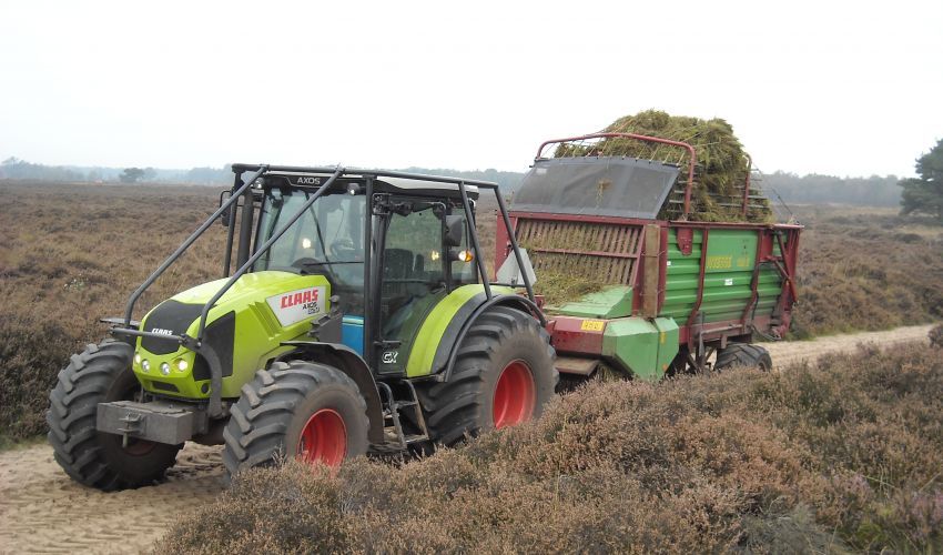 Claas Axos