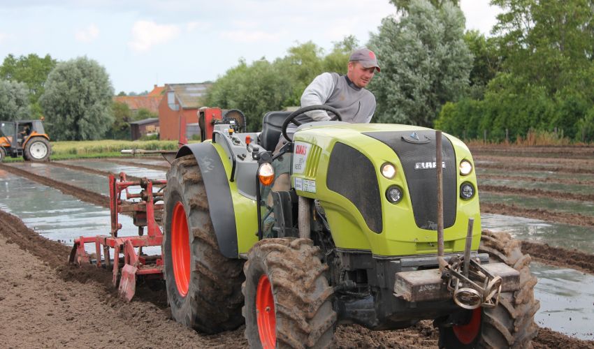 Claas Nexos 210