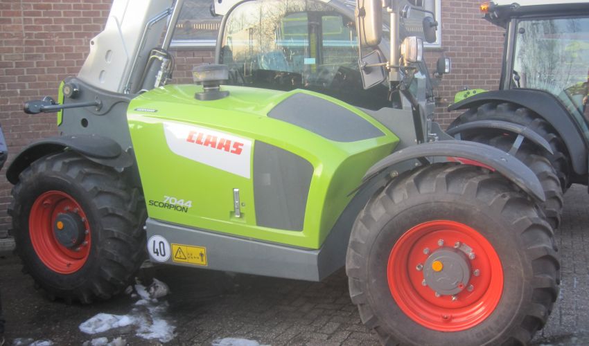 Claas Scorpion 7044
