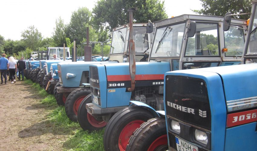 Eicher 3048
