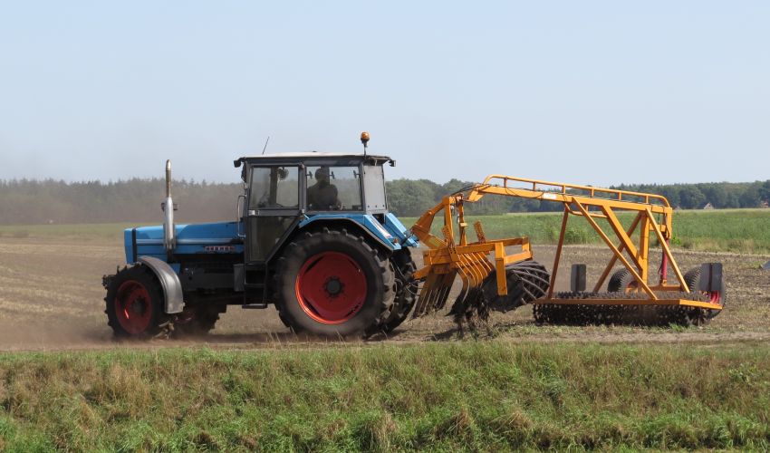 Eicher 3133