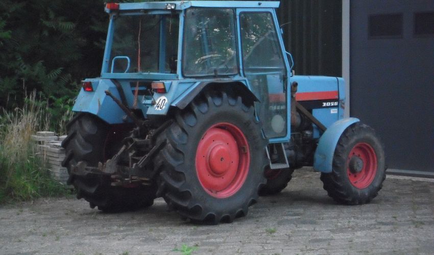 Eicher 3056