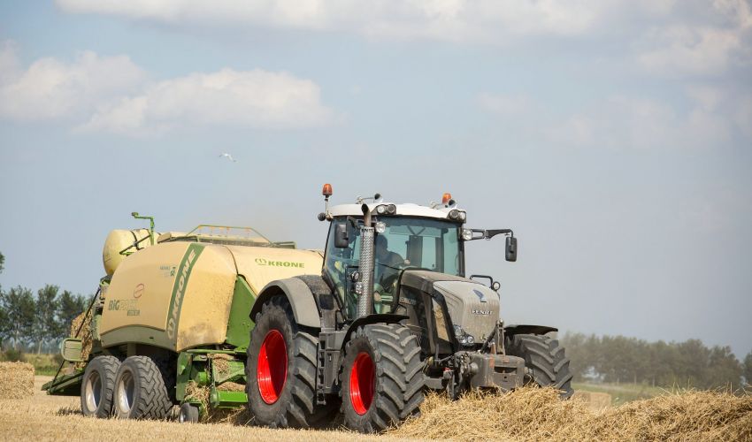 Fendt 826