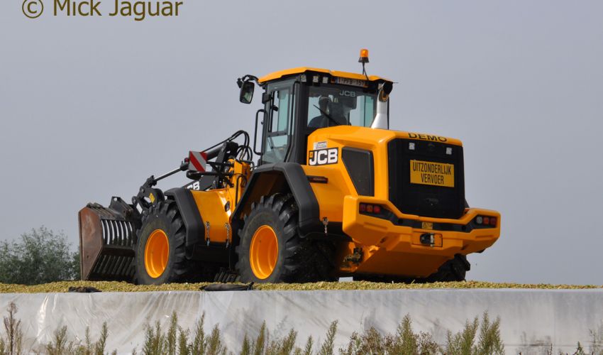 JCB 435