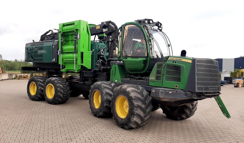 John Deere 1210E