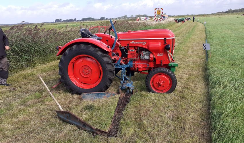 Hanomag R425