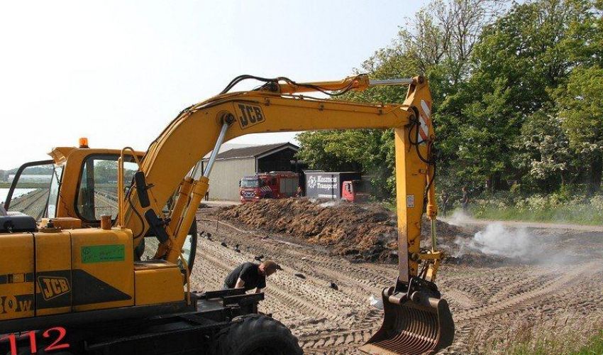 JCB JS 130 W