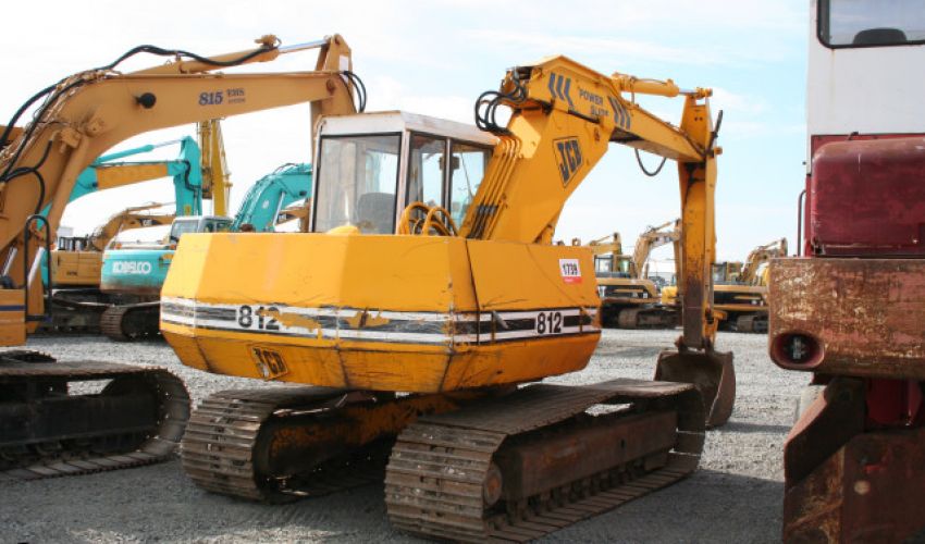 JCB 812