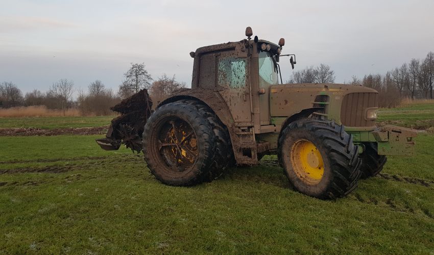 John Deere 6530