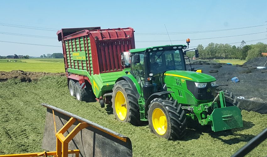 John Deere 6155R