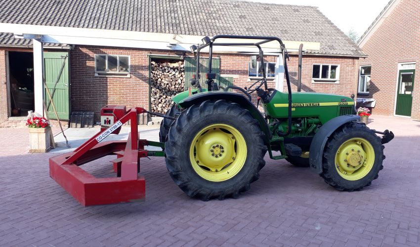 John Deere 5400 (Tractor)