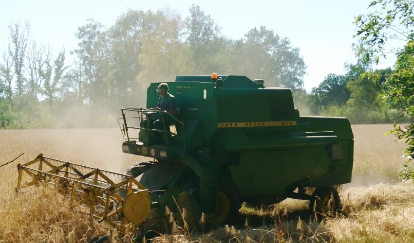 John Deere 975