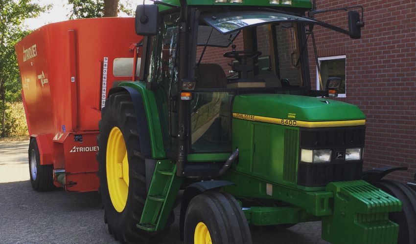 John Deere 6400