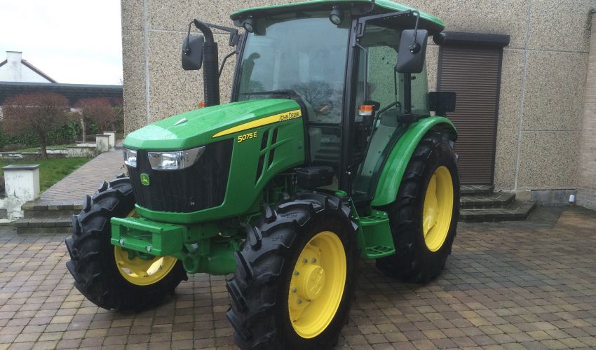 John Deere 5075E