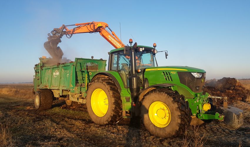 John Deere 6195M