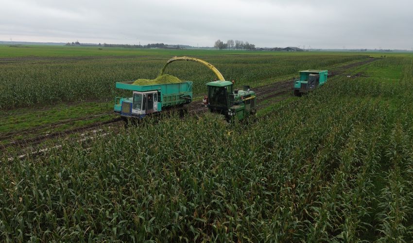 John Deere 6750