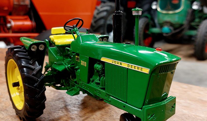 John Deere 3010