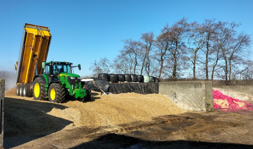 John Deere 6R 215