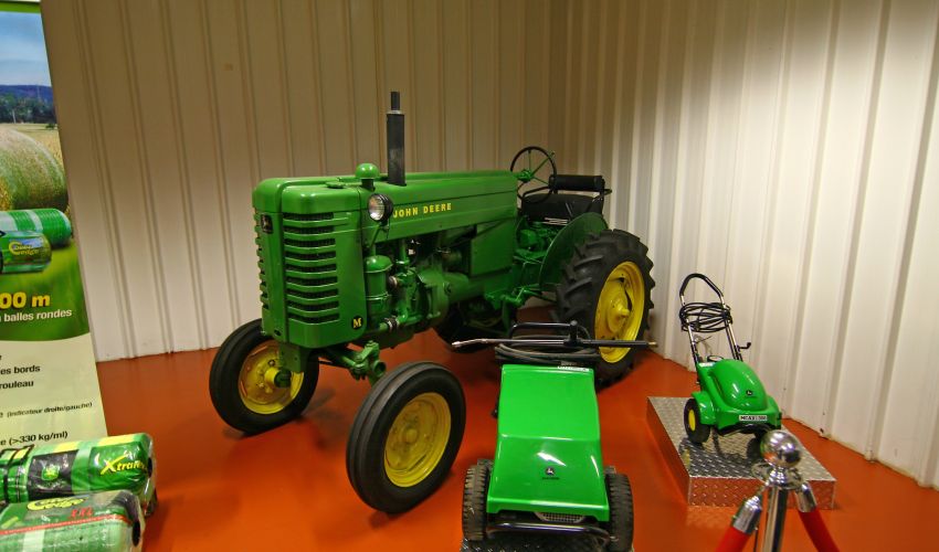 John Deere M