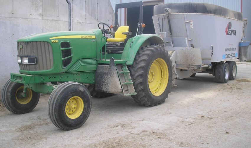 John Deere 7330