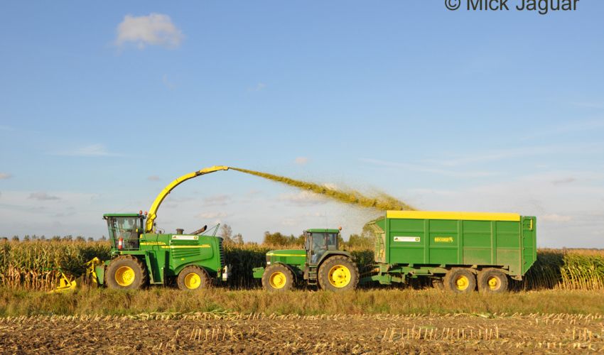 John Deere 7300