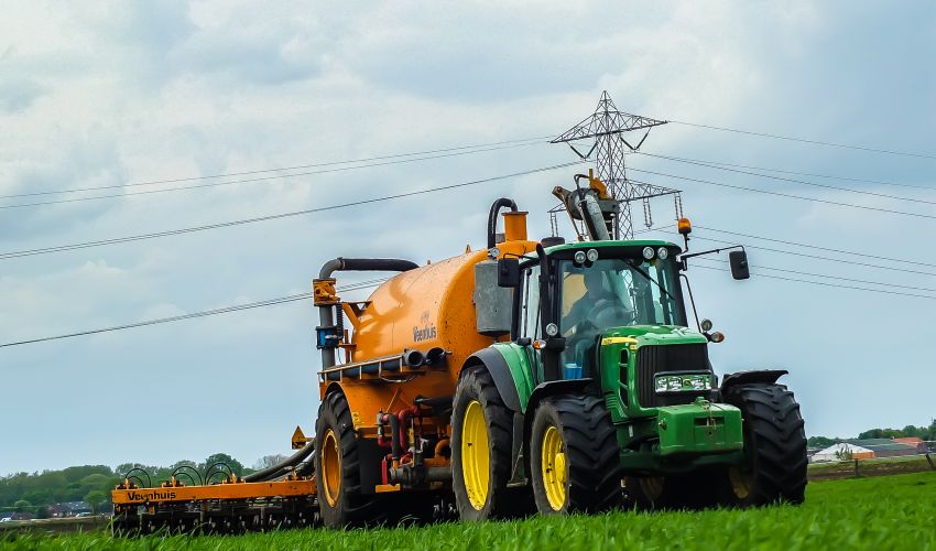 John Deere 6830