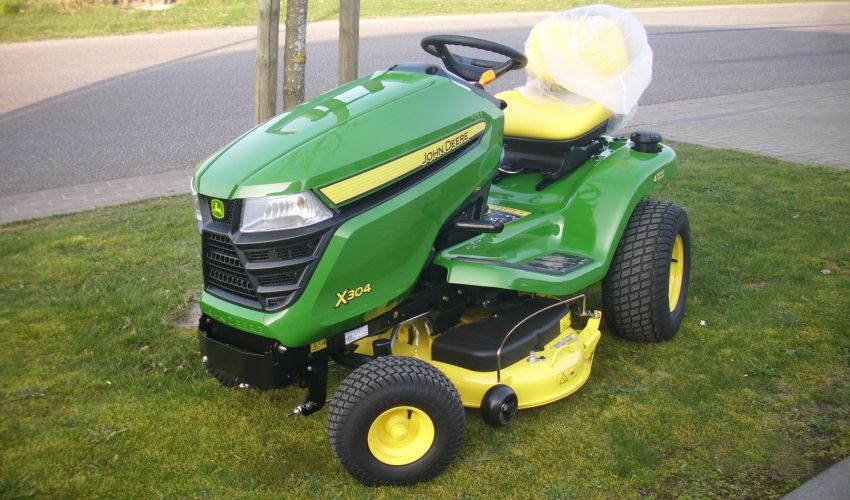 John Deere X304 Fiche technique / Info