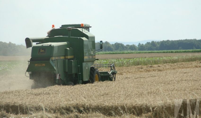 John Deere 1055