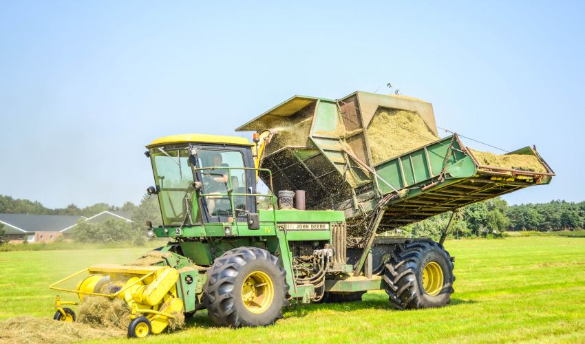 John Deere 5820