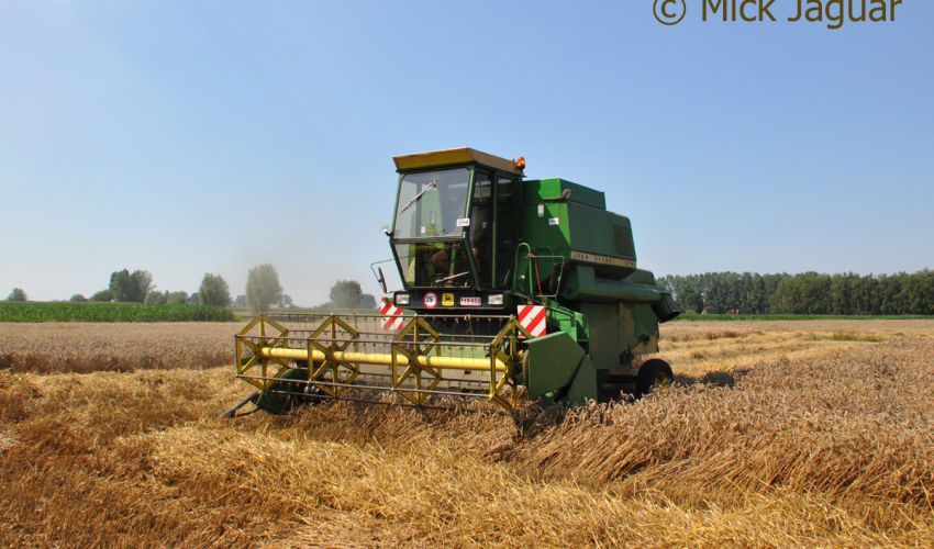 John Deere 975