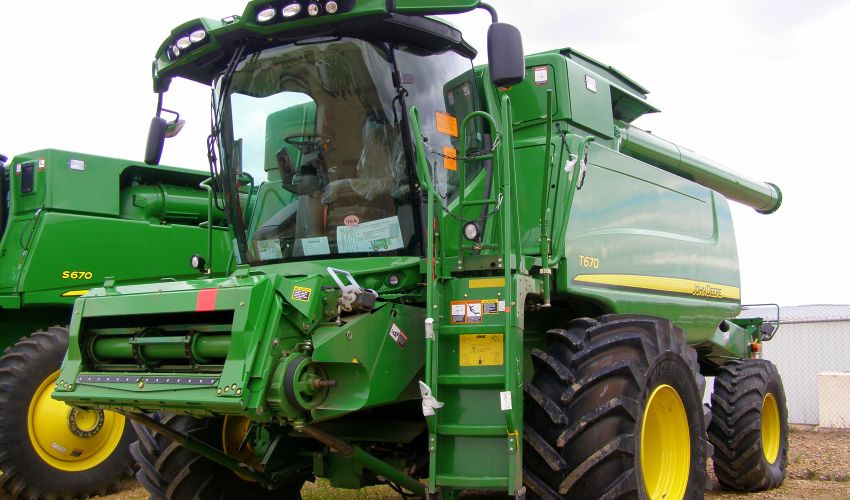 John Deere T 670