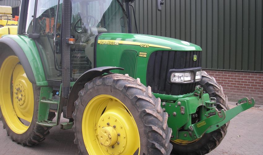 John Deere 6120