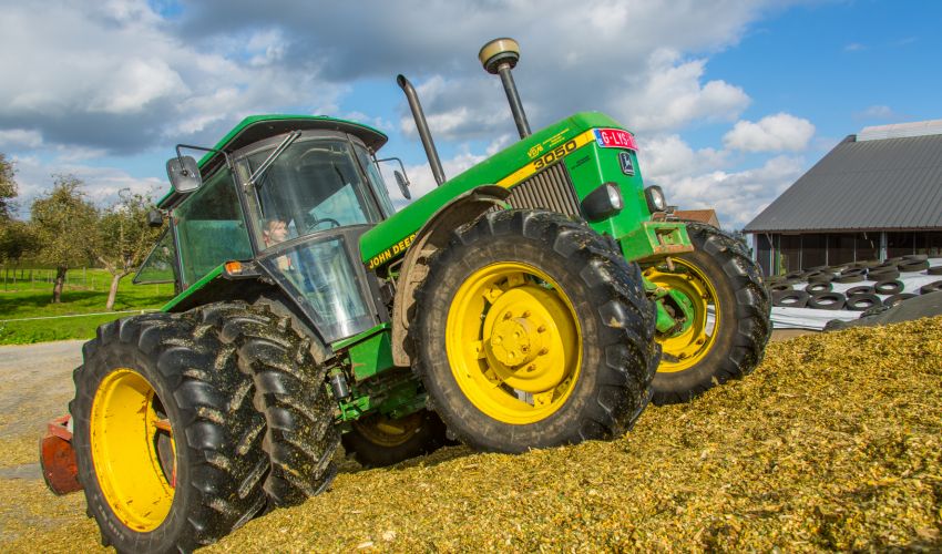 John Deere 3050