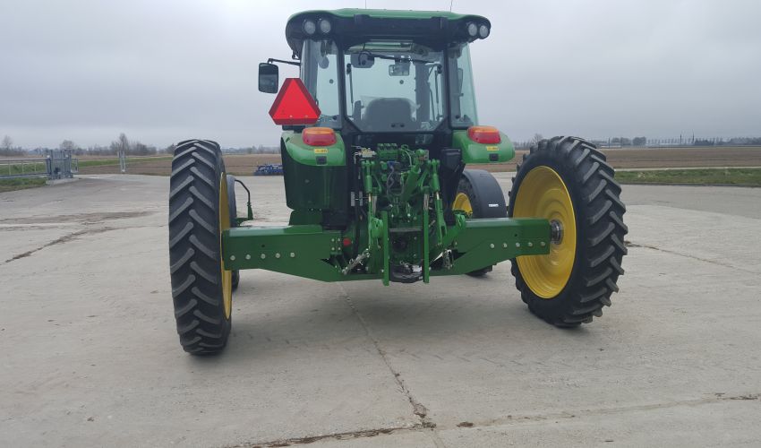 John Deere 5115M
