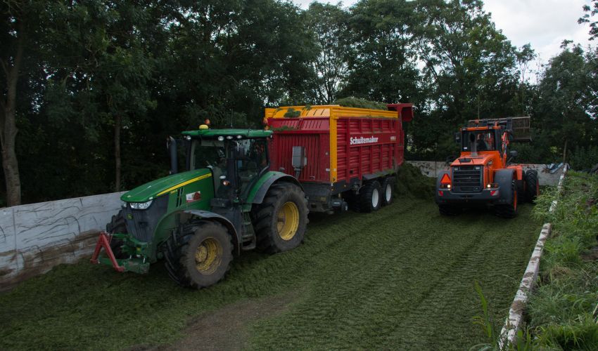 John Deere 7210