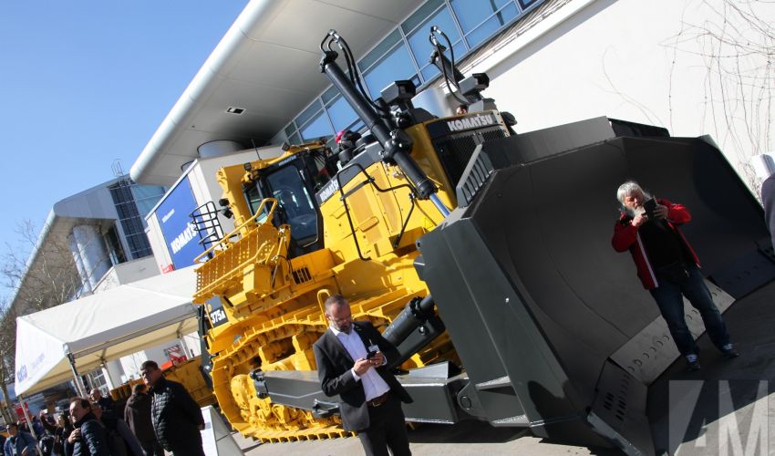 Komatsu D375A