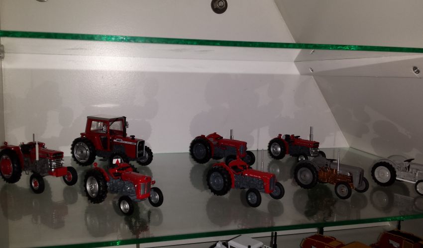 Landbouw miniaturen 1:43 Massey Ferguson
