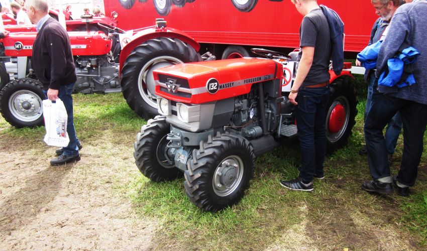 Massey Ferguson 132