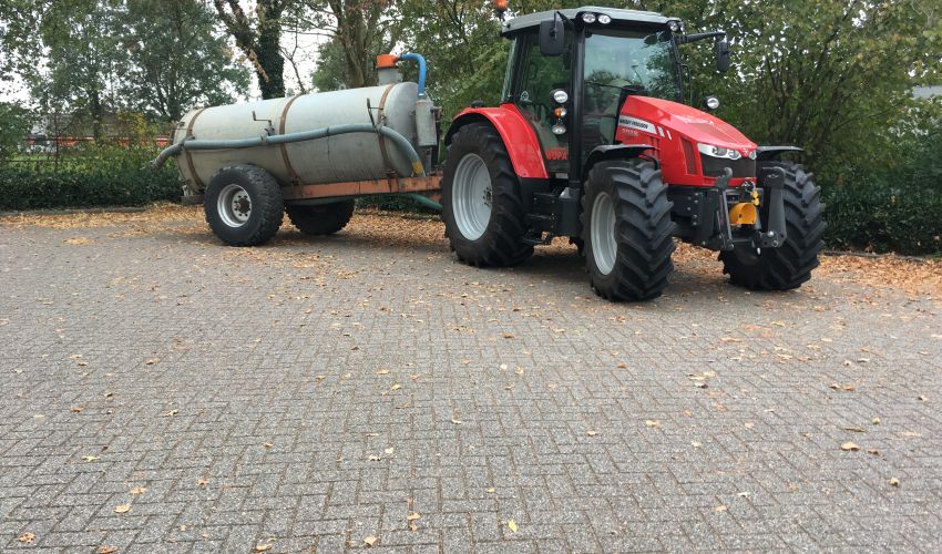 Massey Ferguson 5713