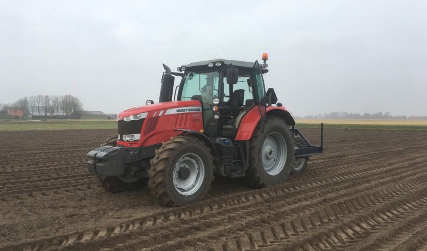 Massey Ferguson 6713S