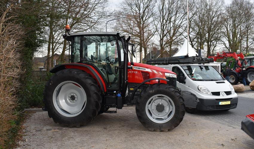 Massey Ferguson 6713