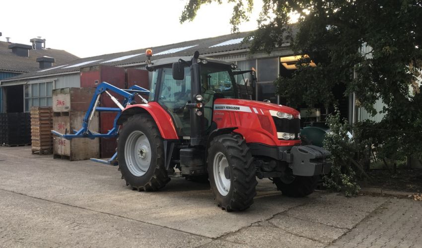 Massey Ferguson 6713S