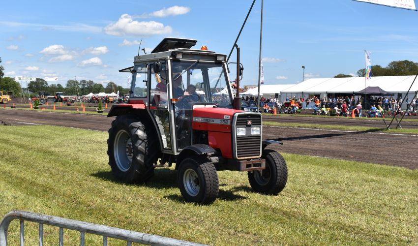 Massey Ferguson 352