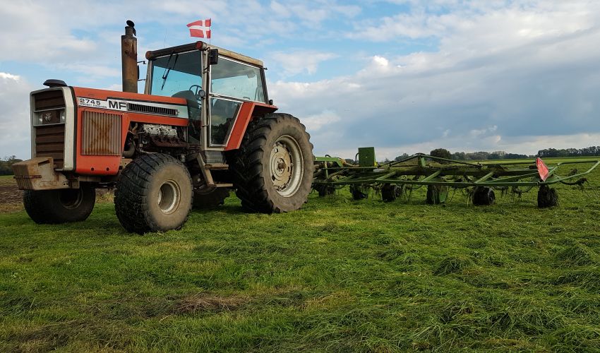 Massey Ferguson 2745